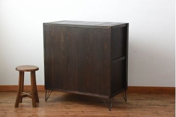 アンティーク家具　和製アンティーク　モールガラス入り!前面欅材の鉄脚付き収納棚(2)