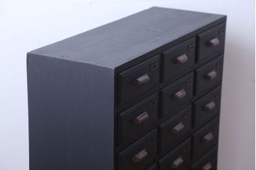 アンティーク家具　アンティークペイント　ネームプレート付き17杯ドロワー(引き出し・チェスト)