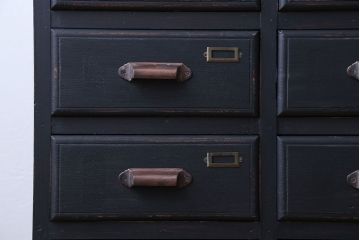 アンティーク家具　アンティークペイント　ネームプレート付き17杯ドロワー(引き出し・チェスト)