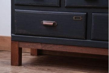 アンティーク家具　アンティークペイント　ネームプレート付き17杯ドロワー(引き出し・チェスト)