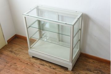 アンティーク家具　アンティークペイント　脚付き!小ぶりなガラスケース