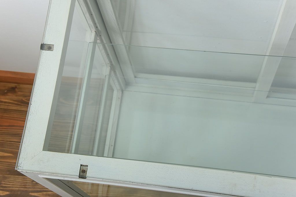 アンティーク家具　アンティークペイント　脚付き!小ぶりなガラスケース