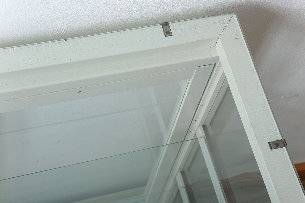 アンティーク家具　アンティークペイント　脚付き!小ぶりなガラスケース