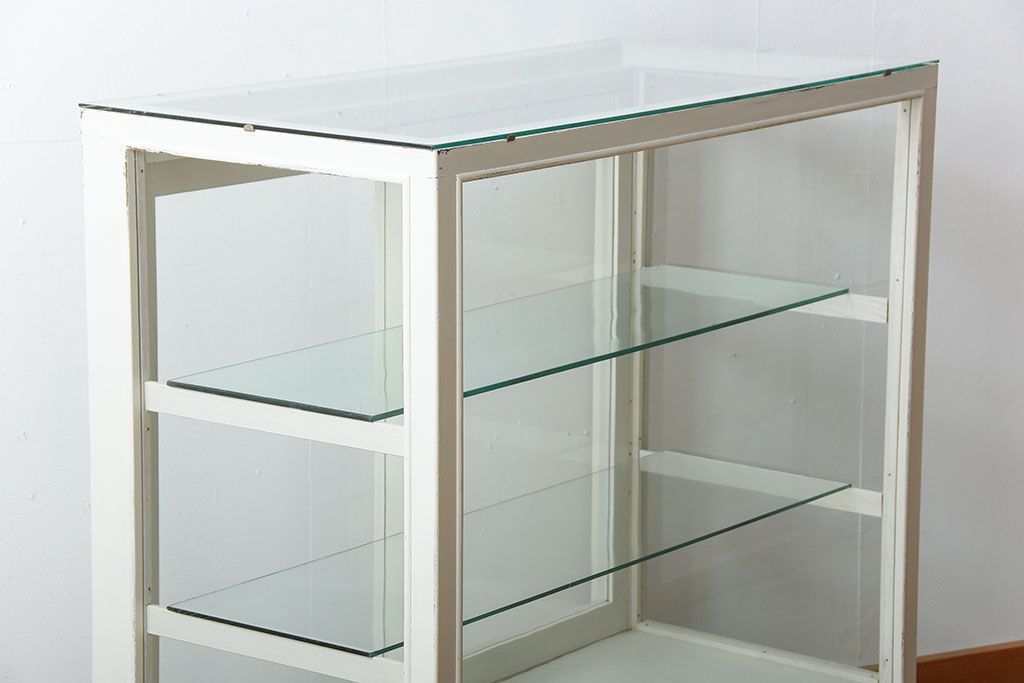 アンティーク家具　アンティークペイント　脚付き!小ぶりなガラスケース