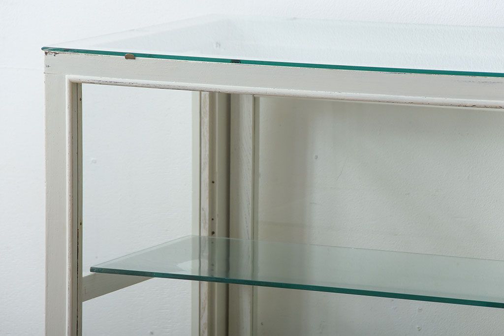 アンティーク家具　アンティークペイント　脚付き!小ぶりなガラスケース