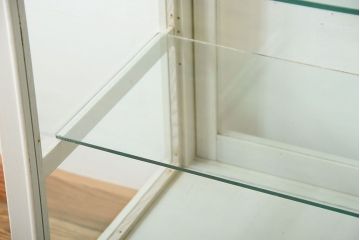 アンティーク家具　アンティークペイント　脚付き!小ぶりなガラスケース