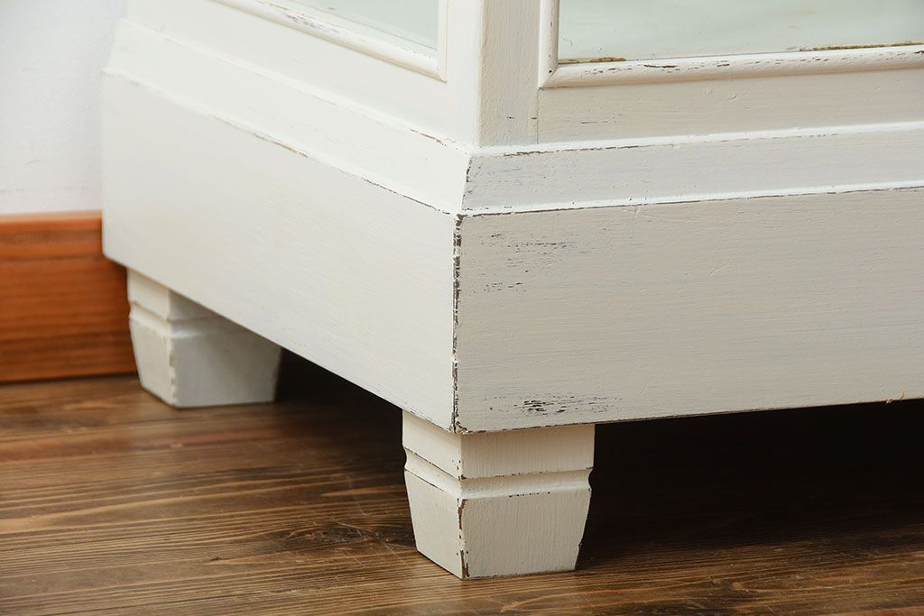 アンティーク家具　アンティークペイント　脚付き!小ぶりなガラスケース