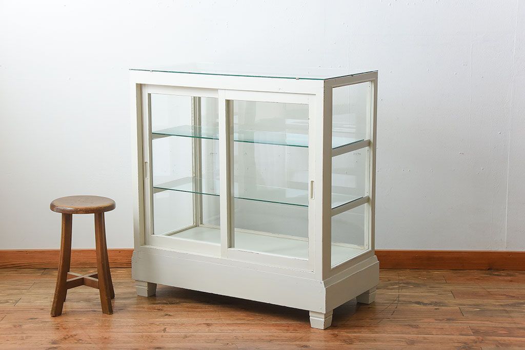 アンティーク家具　アンティークペイント　脚付き!小ぶりなガラスケース