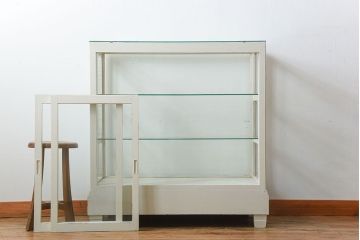 アンティーク家具　アンティークペイント　脚付き!小ぶりなガラスケース