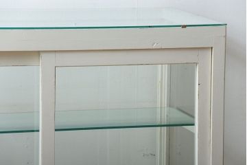 アンティーク家具　アンティークペイント　脚付き!小ぶりなガラスケース