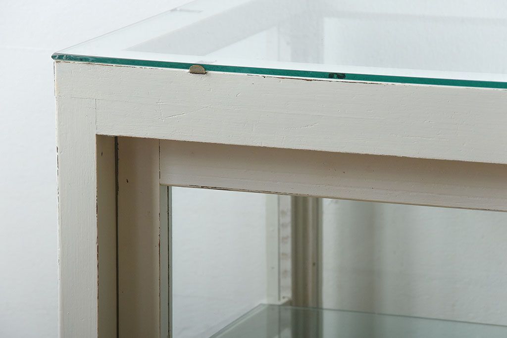 アンティーク家具　アンティークペイント　脚付き!小ぶりなガラスケース