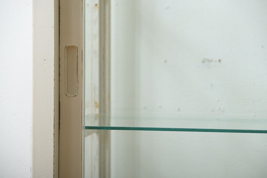 アンティーク家具　アンティークペイント　脚付き!小ぶりなガラスケース