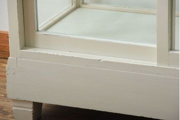 アンティーク家具　アンティークペイント　脚付き!小ぶりなガラスケース