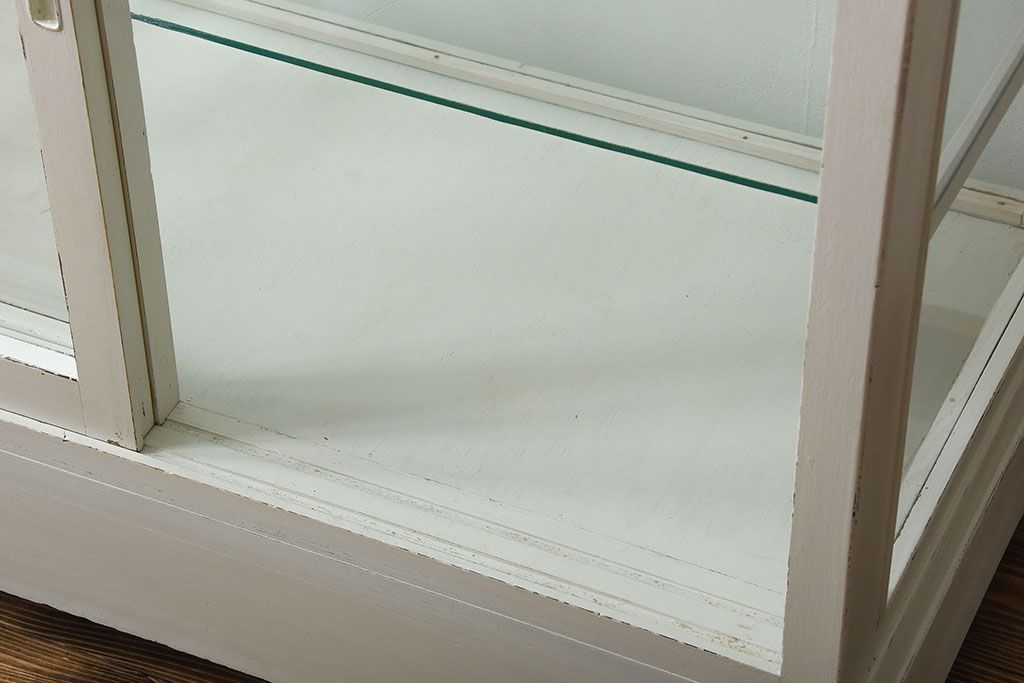 アンティーク家具　アンティークペイント　脚付き!小ぶりなガラスケース