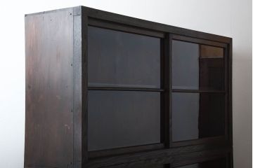 アンティーク家具　和製アンティーク　前面栗材!モールガラス入りの脚付きアンティーク重ね収納棚