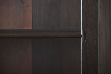 アンティーク家具　和製アンティーク　前面栗材!モールガラス入りの脚付きアンティーク重ね収納棚