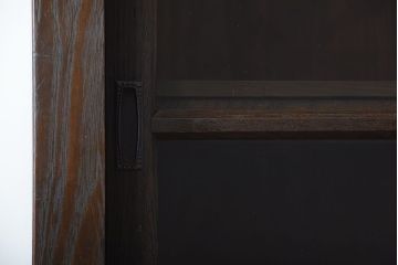 アンティーク家具　和製アンティーク　前面栗材!モールガラス入りの脚付きアンティーク重ね収納棚