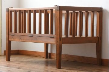 アンティーク家具　和製アンティーク　古い木製の木味の良いベビーベッド(ベンチ・ソファ)