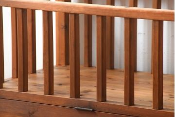 アンティーク家具　和製アンティーク　古い木製の木味の良いベビーベッド(ベンチ・ソファ)
