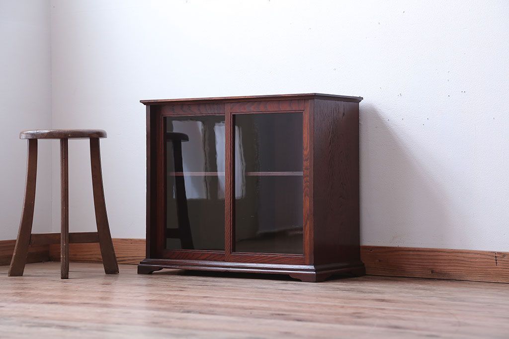 アンティーク家具　古民具・骨董　古い栓材の小ぶりな高級アンティーク収納棚(1)