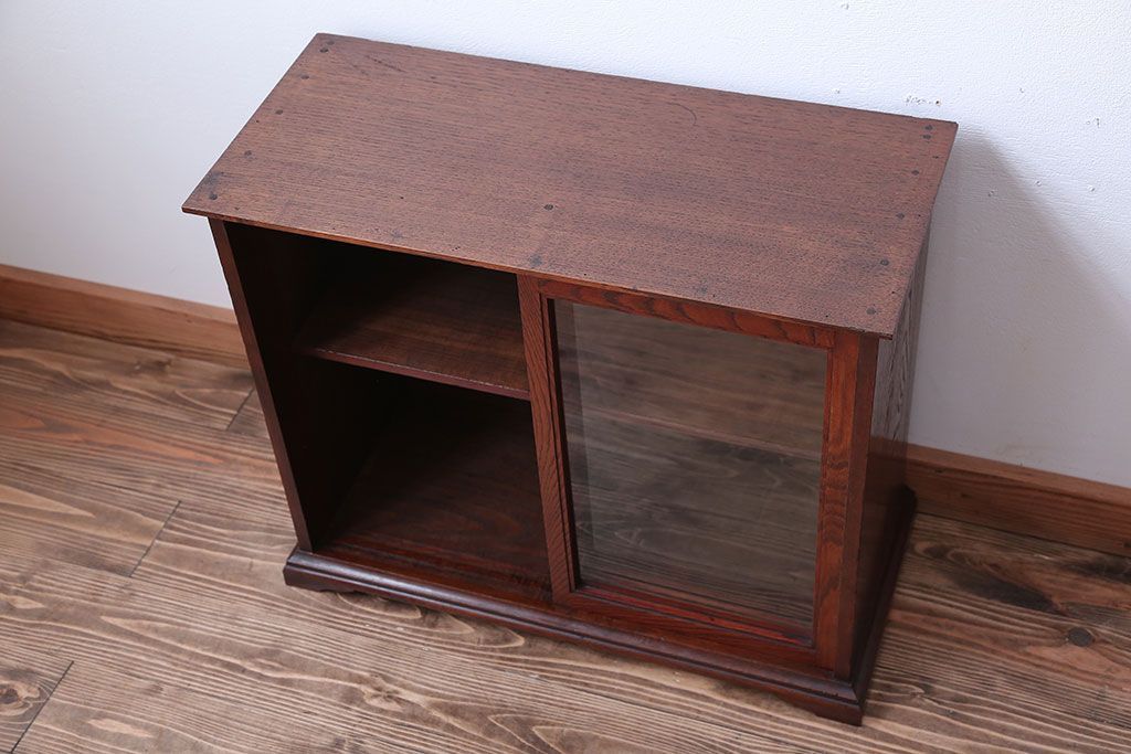 アンティーク家具　古民具・骨董　古い栓材の小ぶりな高級アンティーク収納棚(1)