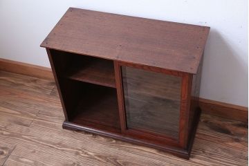 アンティーク家具　古民具・骨董　古い栓材の小ぶりな高級アンティーク収納棚(1)