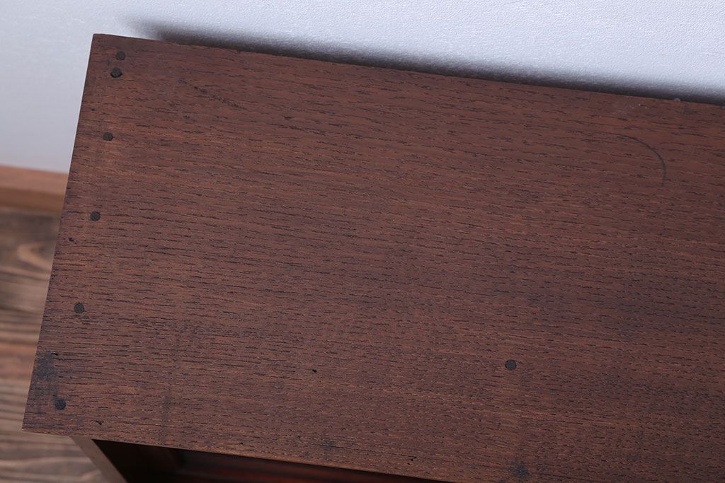 アンティーク家具　古民具・骨董　古い栓材の小ぶりな高級アンティーク収納棚(1)