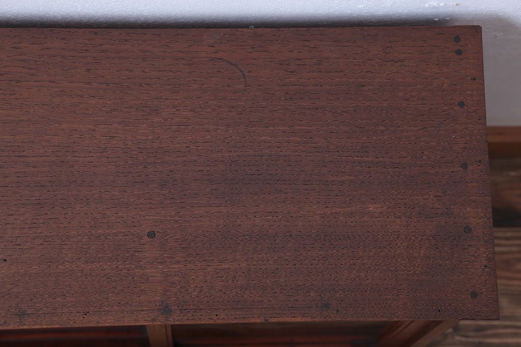 アンティーク家具　古民具・骨董　古い栓材の小ぶりな高級アンティーク収納棚(1)