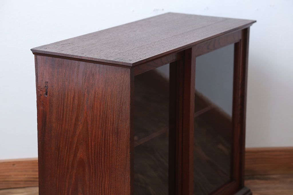 アンティーク家具　古民具・骨董　古い栓材の小ぶりな高級アンティーク収納棚(1)