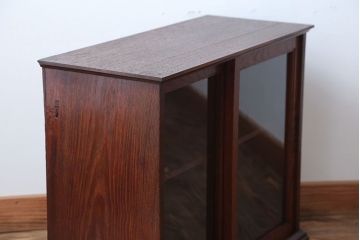 アンティーク家具　古民具・骨董　古い栓材の小ぶりな高級アンティーク収納棚(1)