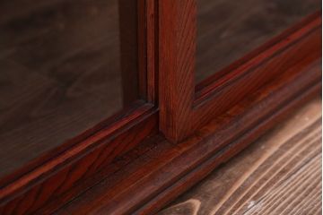 アンティーク家具　古民具・骨董　古い栓材の小ぶりな高級アンティーク収納棚(1)