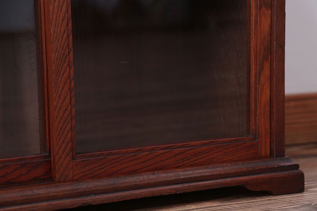 アンティーク家具　古民具・骨董　古い栓材の小ぶりな高級アンティーク収納棚(1)