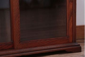 アンティーク家具　古民具・骨董　古い栓材の小ぶりな高級アンティーク収納棚(1)