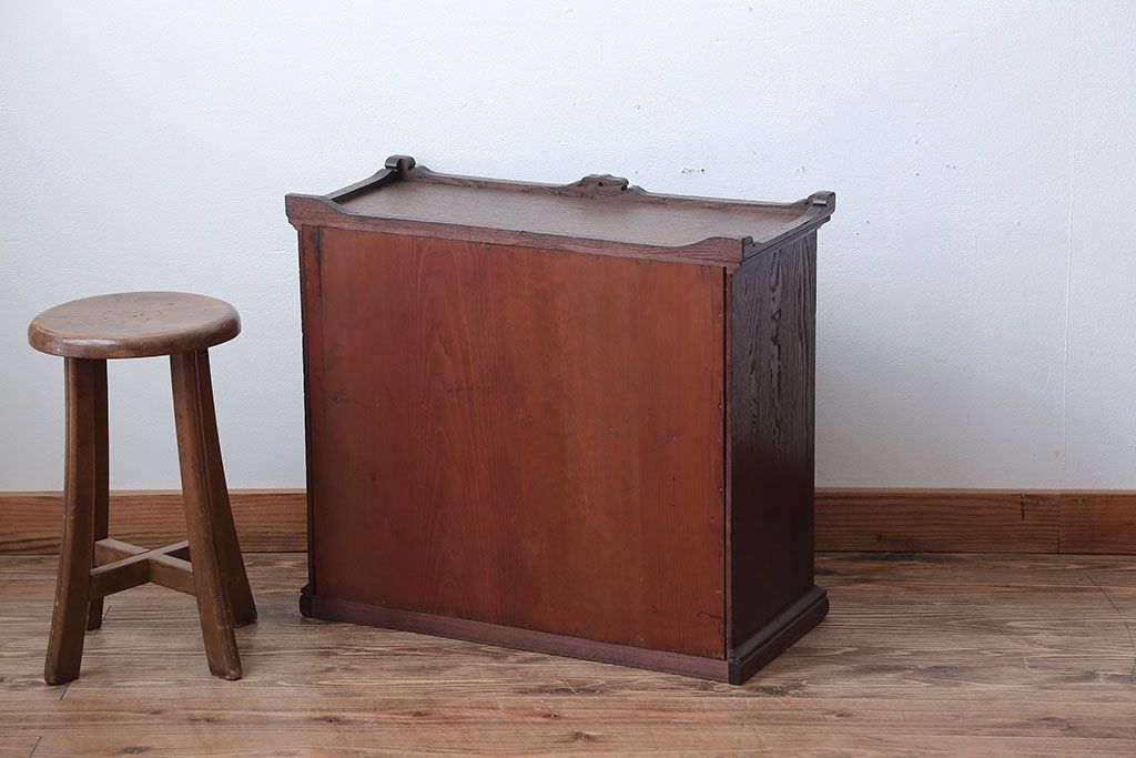アンティーク家具　古民具・骨董　古い栓材の小ぶりな高級アンティーク収納棚(2)