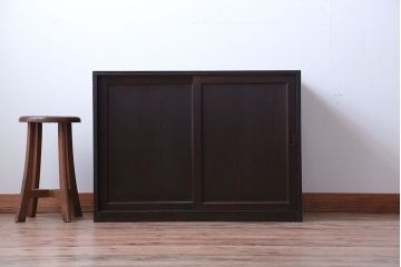 アンティーク家具　古民具・骨董　細かく仕切りがついた和製アンティーク引き戸収納棚