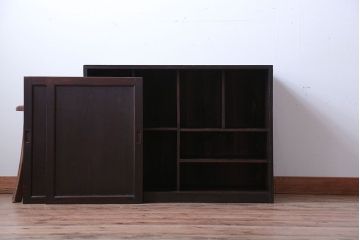 アンティーク家具　古民具・骨董　細かく仕切りがついた和製アンティーク引き戸収納棚