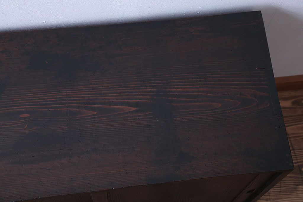 アンティーク家具　古民具・骨董　細かく仕切りがついた和製アンティーク引き戸収納棚