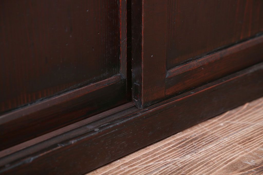 アンティーク家具　古民具・骨董　細かく仕切りがついた和製アンティーク引き戸収納棚