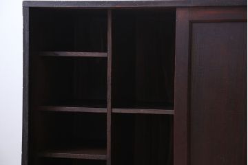 アンティーク家具　古民具・骨董　細かく仕切りがついた和製アンティーク引き戸収納棚