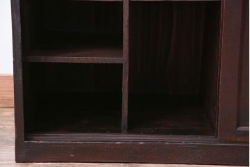 アンティーク家具　古民具・骨董　細かく仕切りがついた和製アンティーク引き戸収納棚