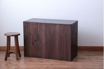 アンティーク家具　古民具・骨董　細かく仕切りがついた和製アンティーク引き戸収納棚