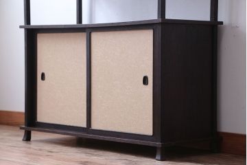 アンティーク家具　古民具・骨董　高級品!古い栗材の和風な引き戸付き飾り棚