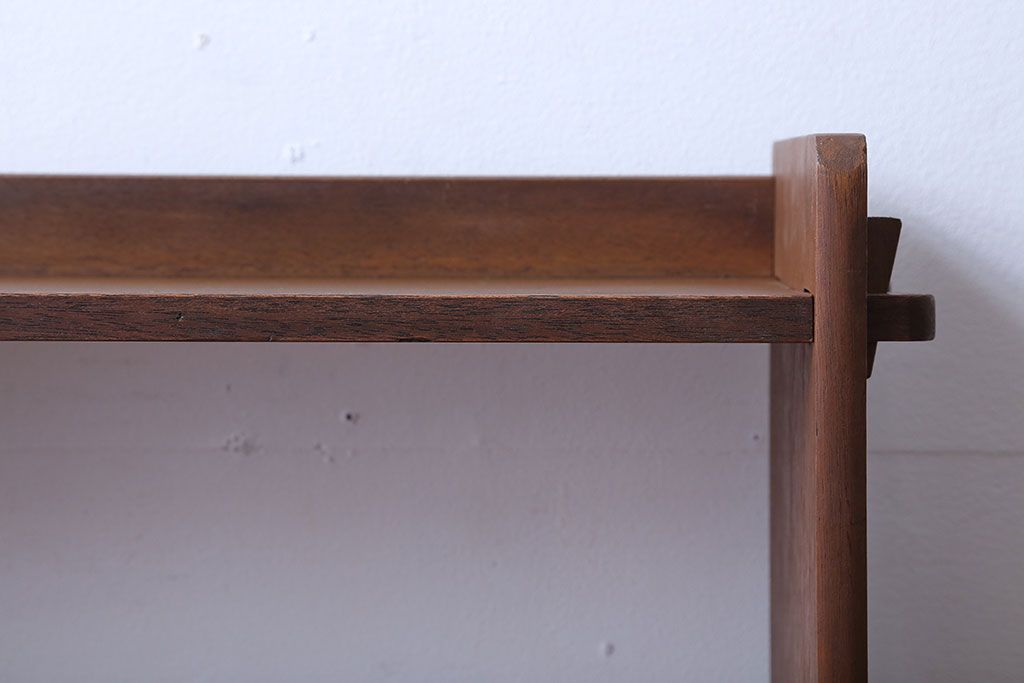 レトロ家具　昭和レトロ　シンプルでおしゃれな楔(くさび)式本棚