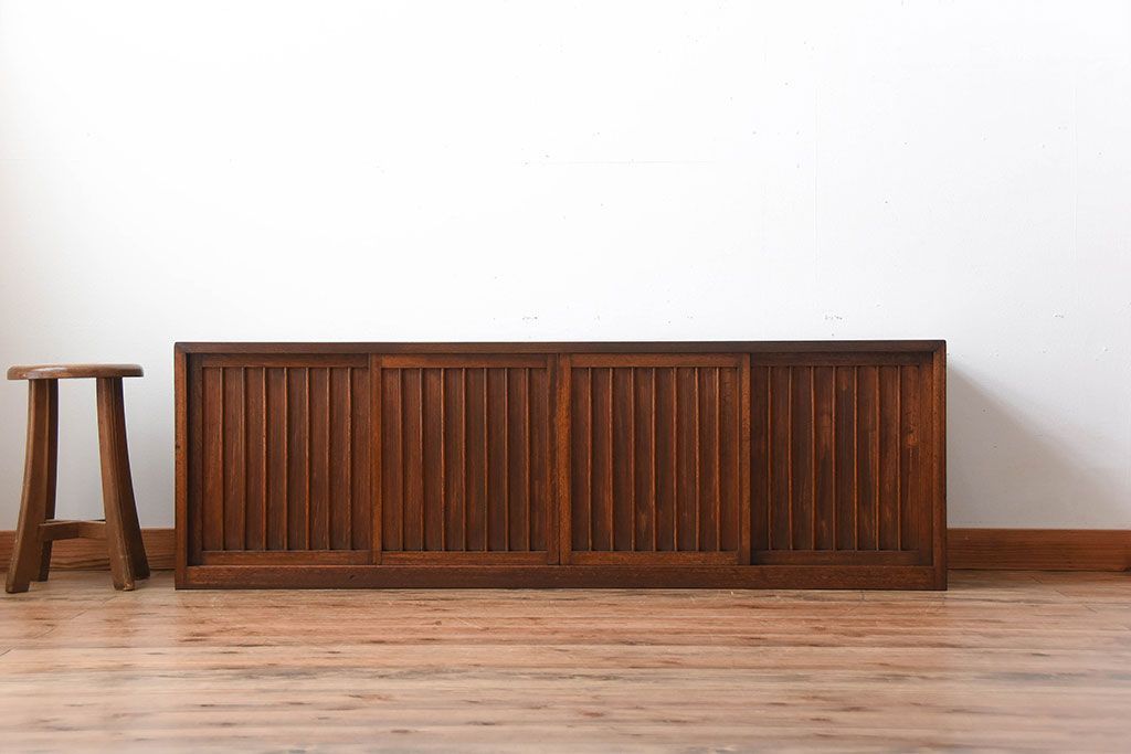 アンティーク家具　和製アンティーク　古い木の縦桟4枚引き戸ローボード