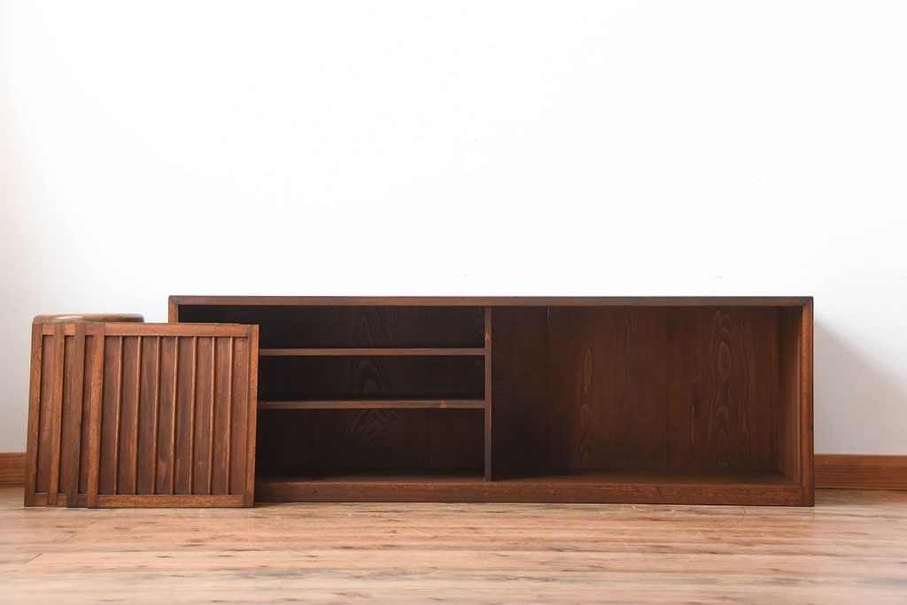 アンティーク家具　和製アンティーク　古い木の縦桟4枚引き戸ローボード