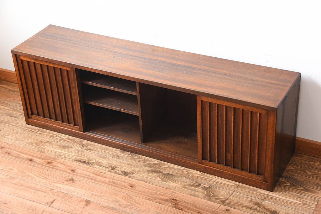 アンティーク家具　和製アンティーク　古い木の縦桟4枚引き戸ローボード