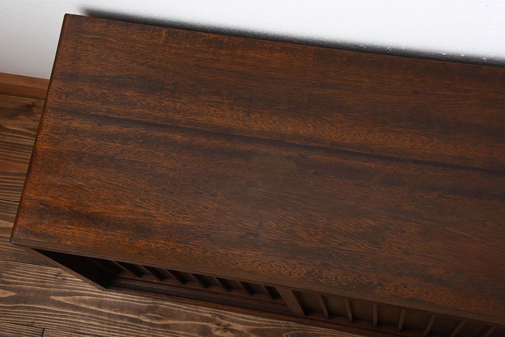 アンティーク家具　和製アンティーク　古い木の縦桟4枚引き戸ローボード