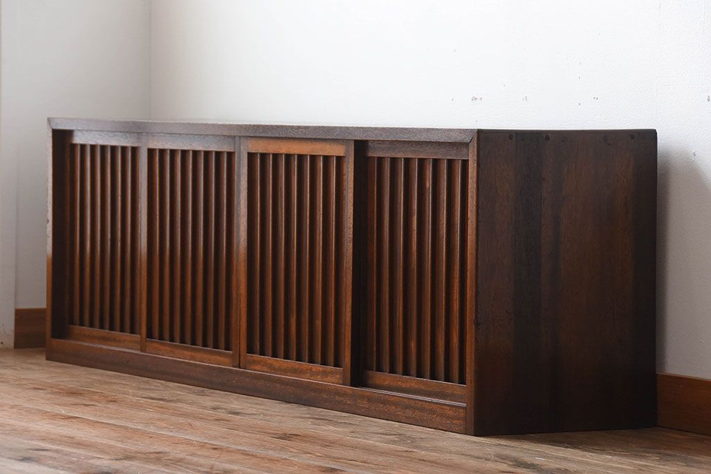 アンティーク家具　和製アンティーク　古い木の縦桟4枚引き戸ローボード