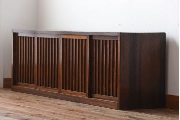 アンティーク家具　和製アンティーク　古い木の縦桟4枚引き戸ローボード