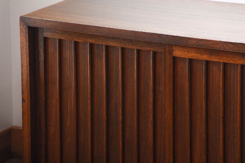 アンティーク家具　和製アンティーク　古い木の縦桟4枚引き戸ローボード